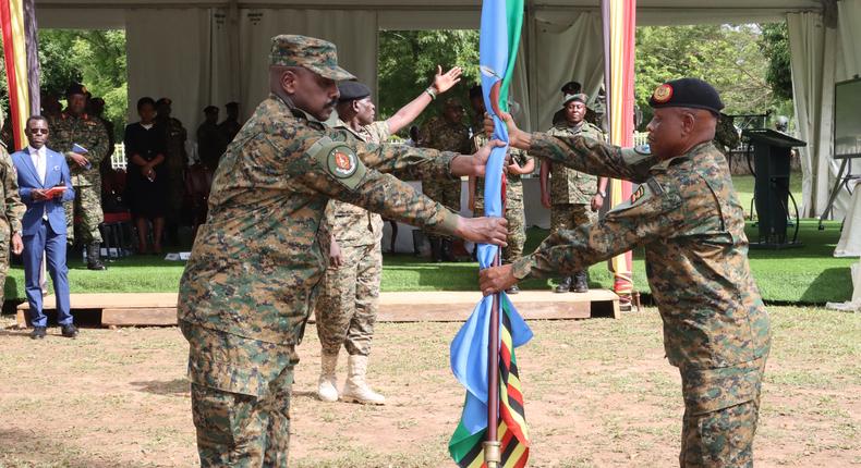 Gen Muhoozi Kainerugaba received instruments of office from the outgoing CDF Gen Mbasu Mbadi
