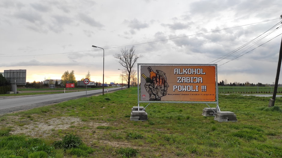 Billboard promujący trzeźwość przy DK 83 w Sieradzu 