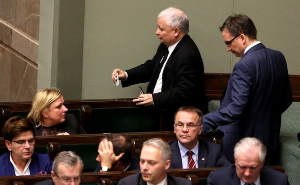 PiS wycofuje projekt podwyżek dla najważniejszych osób w państwie. Będzie nowy, "który znacząco podwyżki ogranicza"