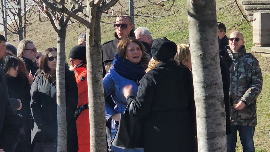 Branka Pujić uplakana na sahrani Dejana Matića