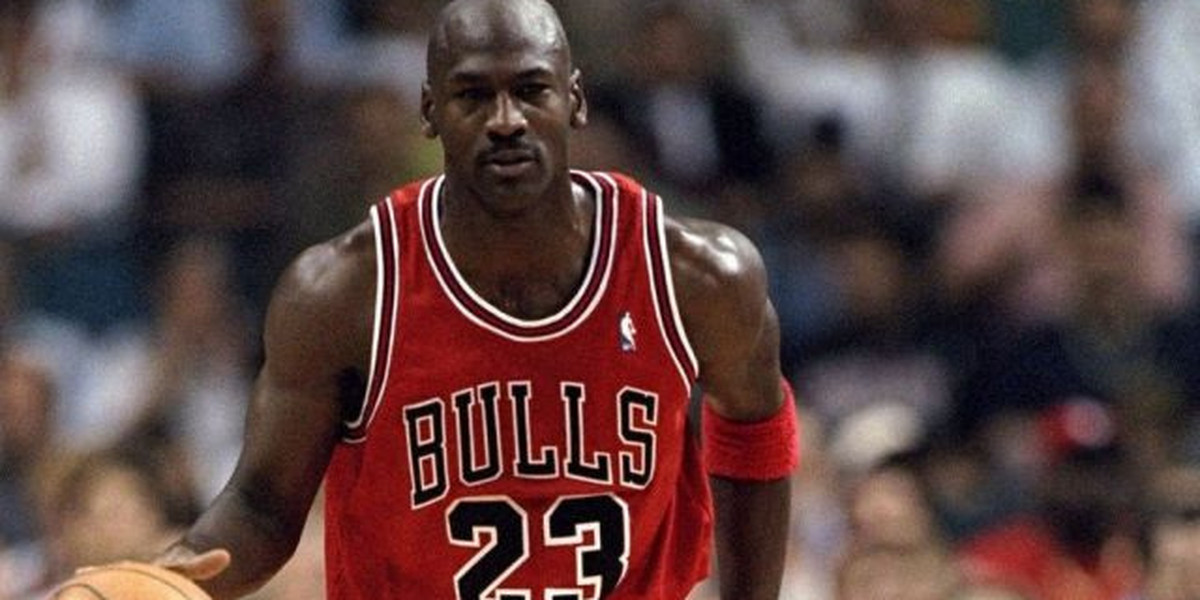 Michael Jordan miał przerwę od gry w Chicago Bulls. 6 października 1993 po 9 sezonach ogłosił odejście z NBA. 