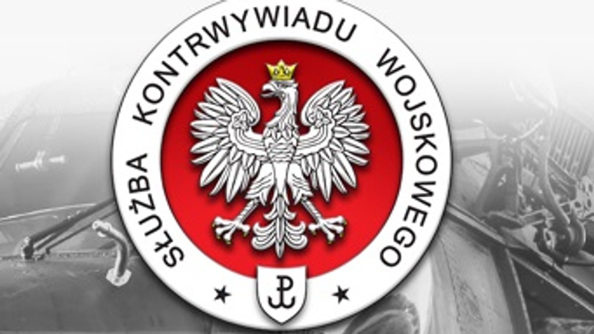 Prokuratura potwierdziła dzisiaj nieoficjalne informacje mediów o zarzutach przekroczenia uprawnień, które postawiła b. szefom Służby Kontrwywiadu Wojskowego - gen. Januszowi N. i jego następcy gen. Piotrowi P.- oraz oficerowi SKW Krzysztofowi D. Grozi im do 3 lat więzienia.