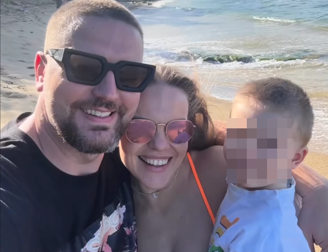 Slovenský moderátor Marcel „Osťo“ Osztas s rodinou. 