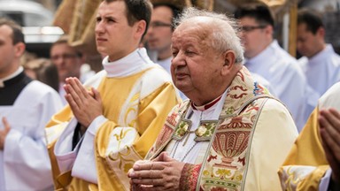 Relikwia krwi Jana Pawła II trafiła do o. Rydzyka. Przekazał mu ją kard. Stanisław Dziwisz