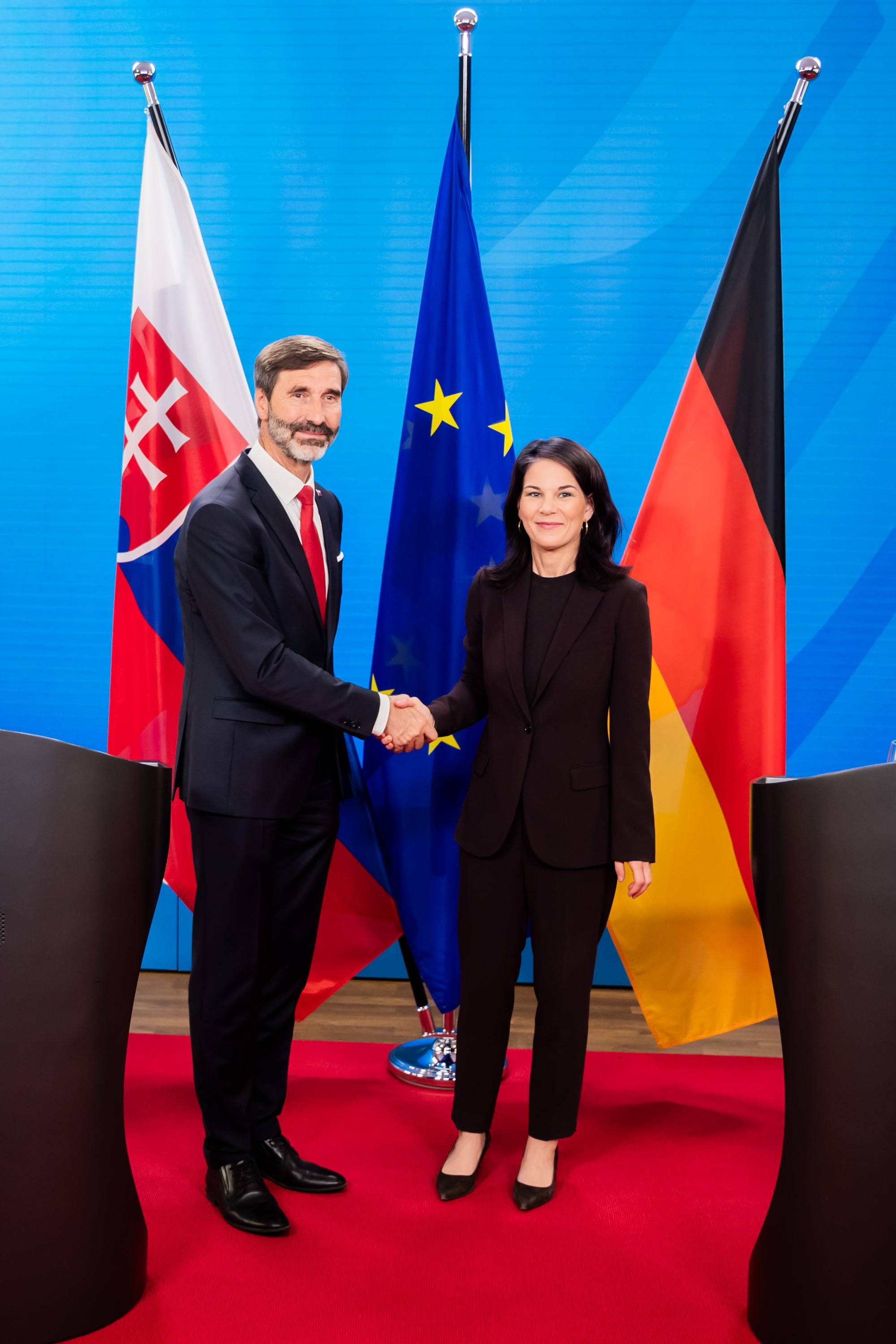 Minister zahraničných vecí a európskych záležitostí SR Juraj Blanár a nemecká ministerka zahraničných vecí Annalena Baerbocková.
