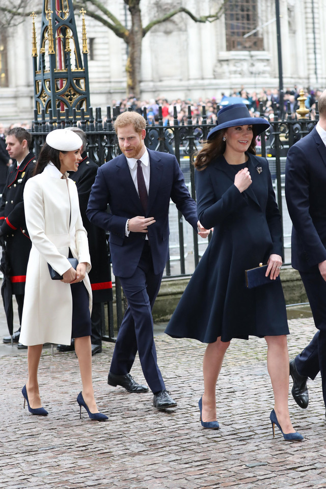 Książęce pary w drodze na uroczystości w Opactwie Westminsterskim