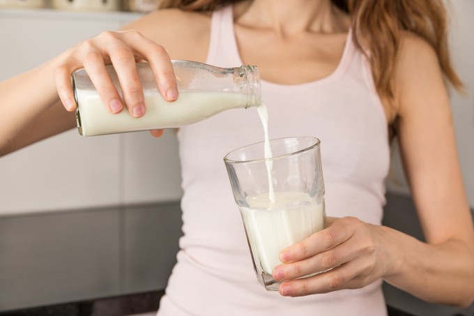 Ezt igya tehéntej helyett, ha csökkenteni szeretné a vérnyomását és a koleszterin szintjét