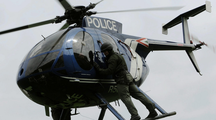 A Készenléti Rendőrség hasonló  helikopterével fogták el a csempészt / Fotó: MTI - H. Szabó Sándor