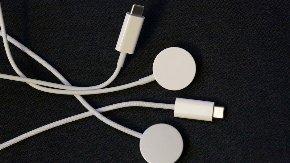 Kabel ładujący Apple Watch Ultra ma złącze USB-C, ale jest wykonany z innego materiału