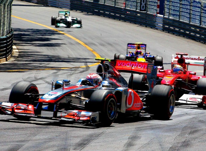 Na torze nie brakowało spięć