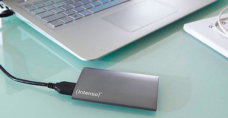 Intenso Portable SSD 500 GB jest jedynym SSD w teście z USB 3.1 Gen. 1 (typ A).