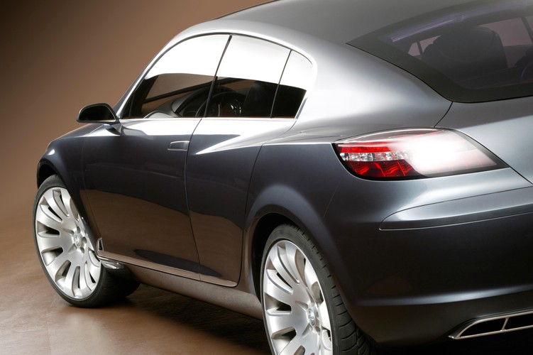 Nazwę insignia odziedziczył po koncepcie z 2003 roku, który Opel pokazał we Frankfurcie