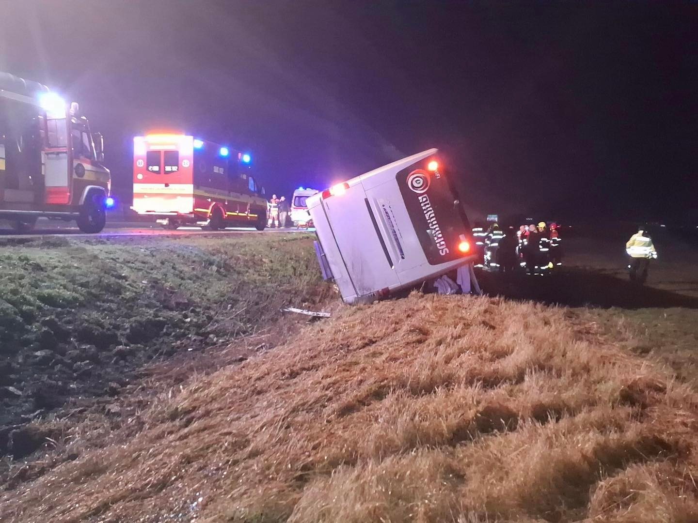 Na D1 smerom do Bratislavy došlo k nehode diaľkového autobusu.