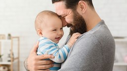 ewolucja ojcostwa w statystykach zus. jak dyrektywa work-life balance zmienia model opieki w polsce?