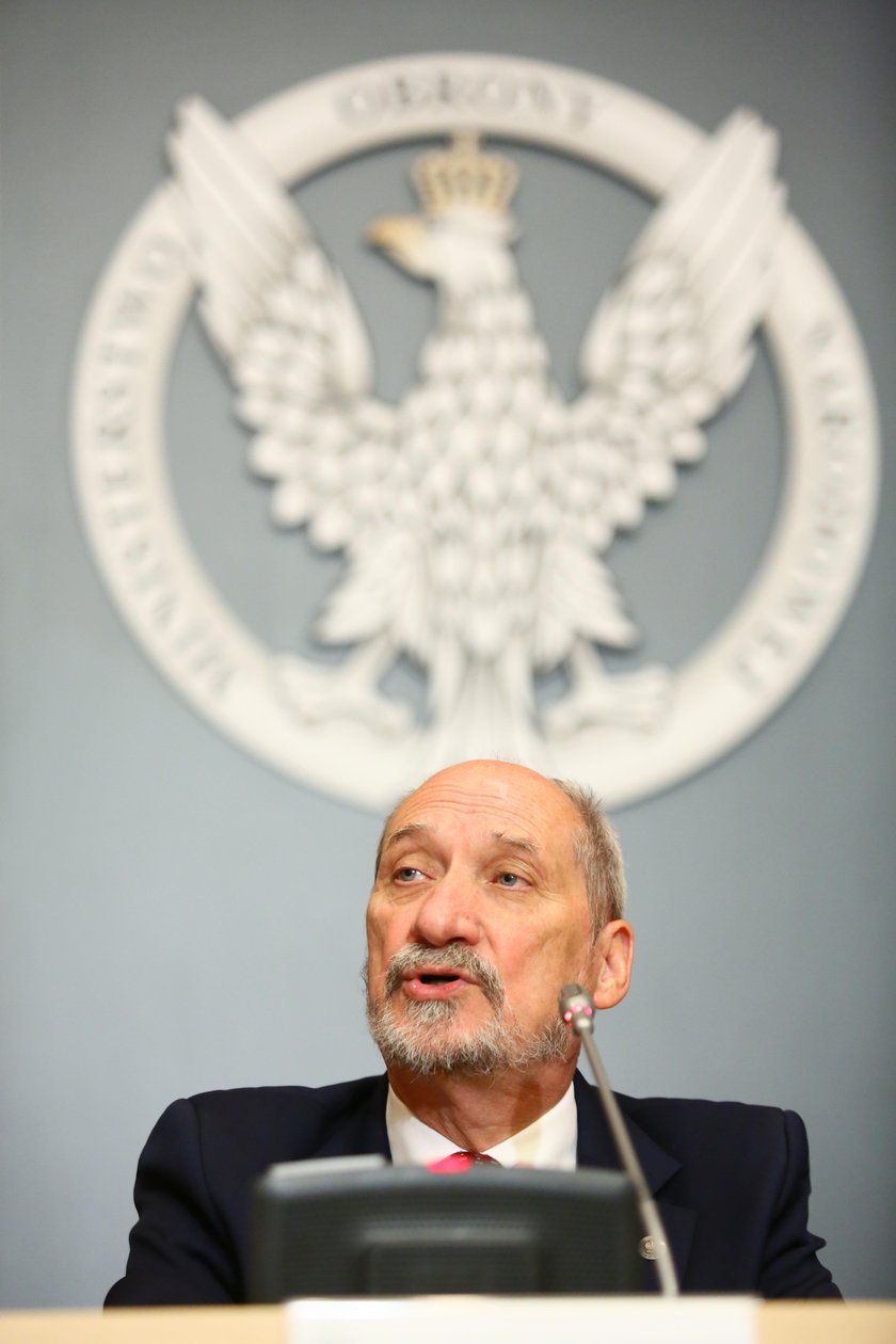 Macierewicz przejmie kosmos?