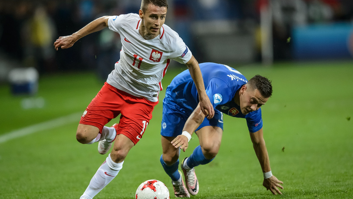 Za nami mecz otwarcia Euro 2017, który wczoraj został rozegrany na Arenie Lublin. Gra Polaków nie zachwyciła, a spotkanie zakończyło się zwycięstwem Słowaków. Za to ogromne wrażenie zrobiła lubelska publiczność, która od początku do końca wspierała drużynę Marcina Dorny.