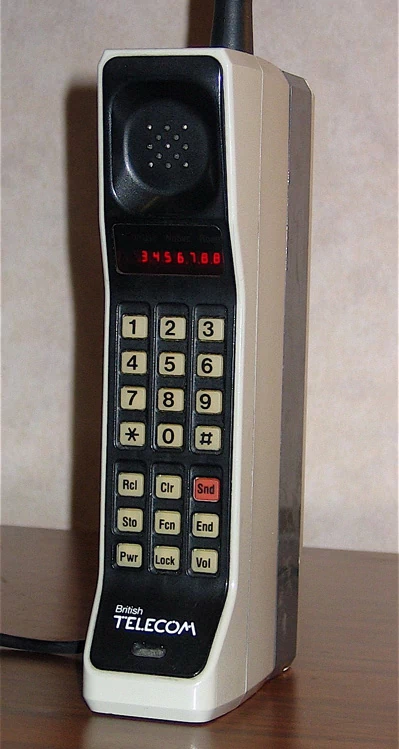 Motorola DynaTAC 8000x. Wikimedia Commons.
