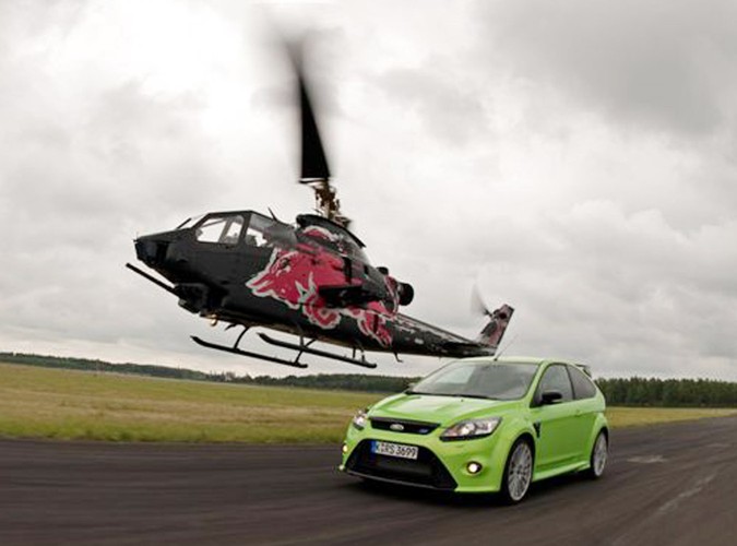 Nie ma żartów! RS jest lepszy na zakrętach, silnik kręci się do 7 tys. obr., jednak Cobra dopada jego dach na prostych...