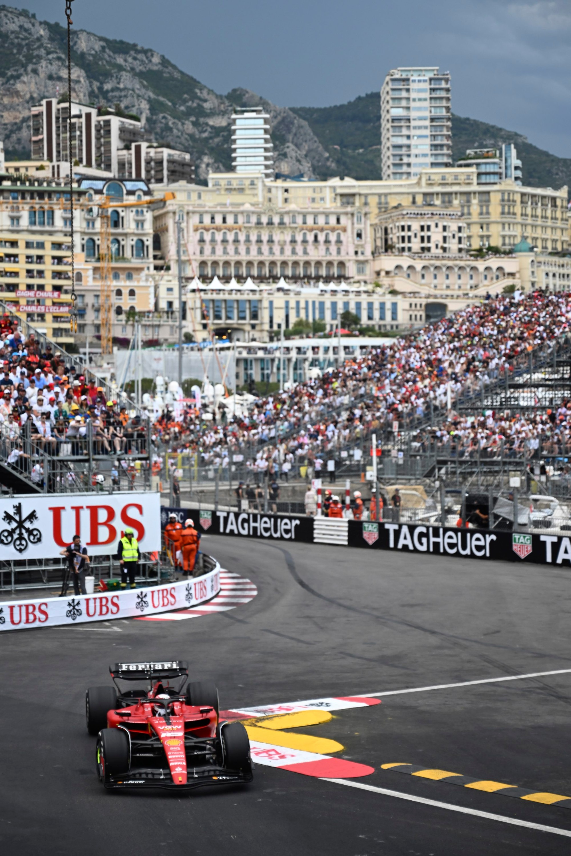 Pilot Ferrari Charles Leclerc na VC Monaka.
