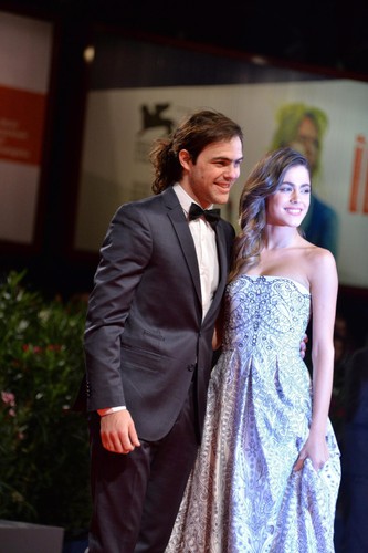 Zakochani Peter Lanzani i Martina Stoessell w Wenecji