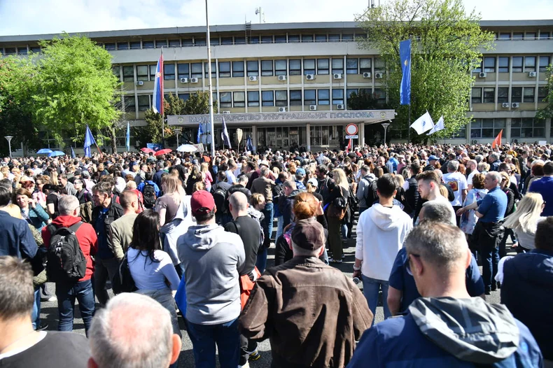 Protest podrške rektoru