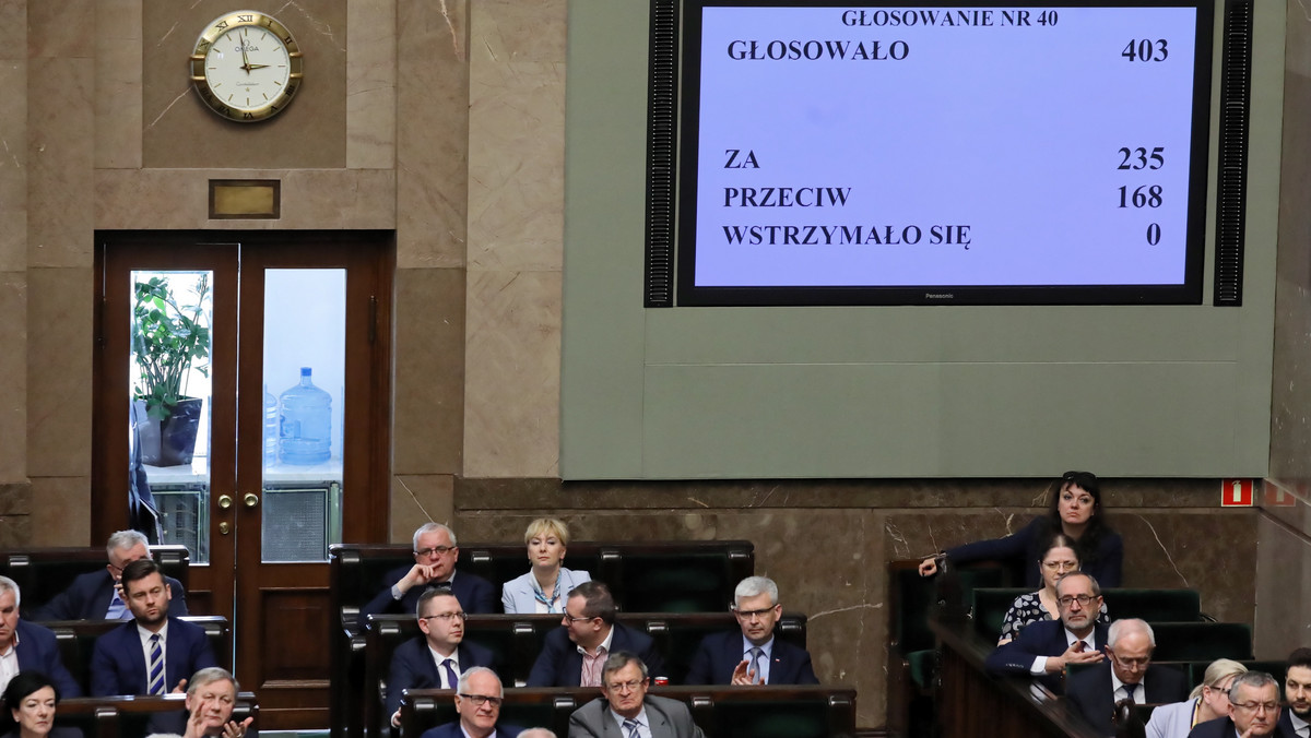 Strajk nauczycieli zawieszony. Sejm zagłosował ws. nowelizacji dot. matur