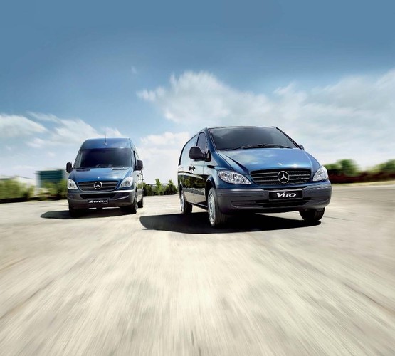 Mercedes vito (w tle sprinter)