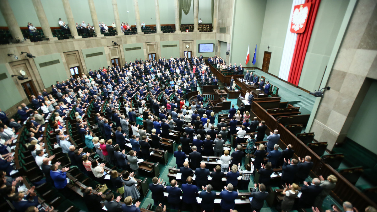11 lipca, w dniu 73. rocznicy kulminacji rzezi wołyńskiej, Sejm ma zebrać się na dodatkowym posiedzeniu dla upamiętnienia ofiar tych wydarzeń - dowiedziała się PAP w kierownictwie PiS.