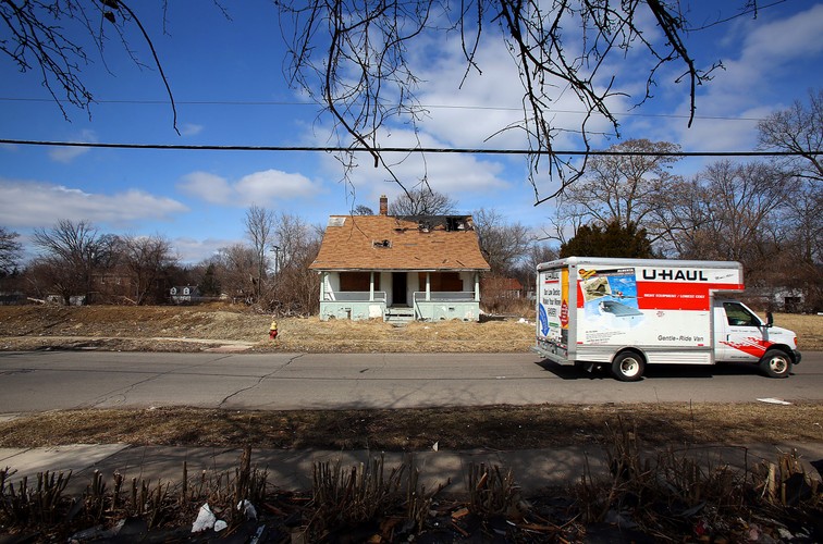 W kwietniu 2013 roku stopa bezrobocia w Detroit sięgała 16 proc. To dwa razy więcej niż średnia dla całego stanu Michigan.  Rekord bezrobocia w tym mieście padł w czerwcu 2009 roku, kiedy stopa bezrobocia poszybowała do 27,8 proc.