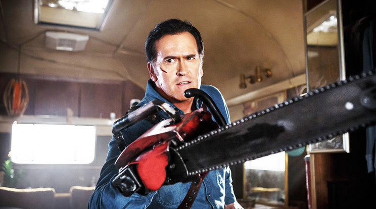 Bruce Campbell személye egybeforrt a láncfűrésszel (Fotó: RTL Spike)