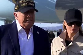 Melanija POLJUBILA OVOG POLITIČARA pred očima Trampa i svi kažu da se on NIKADA VIŠE NEĆE UMIVATI: "Kako ga je pozdravila, a muža ni da pipne", a evo zašto neki sumnjaju da je menja dvojnica