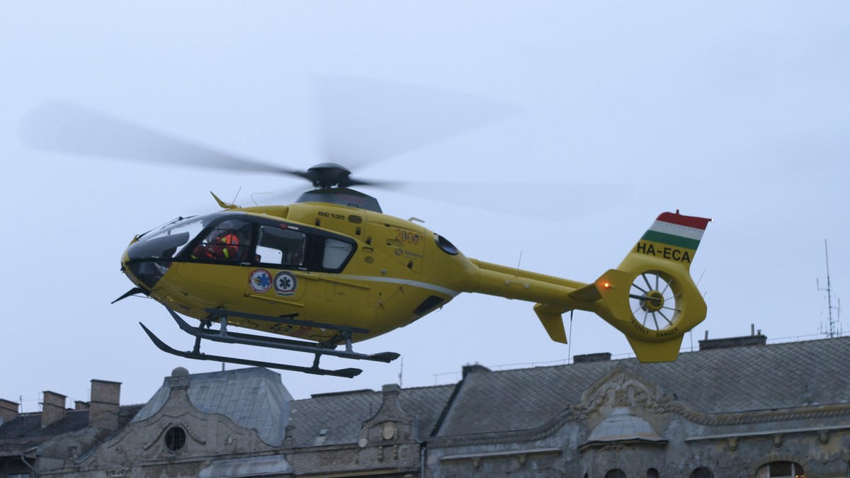 Súlyos baleset történt Devecsernél: két mentőhelikopter érkezett a helyszínre