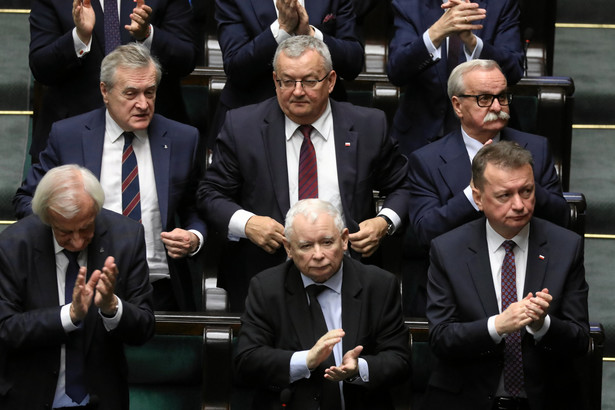 Jarosław Kaczyński wśród polityków PiS w Sejmie