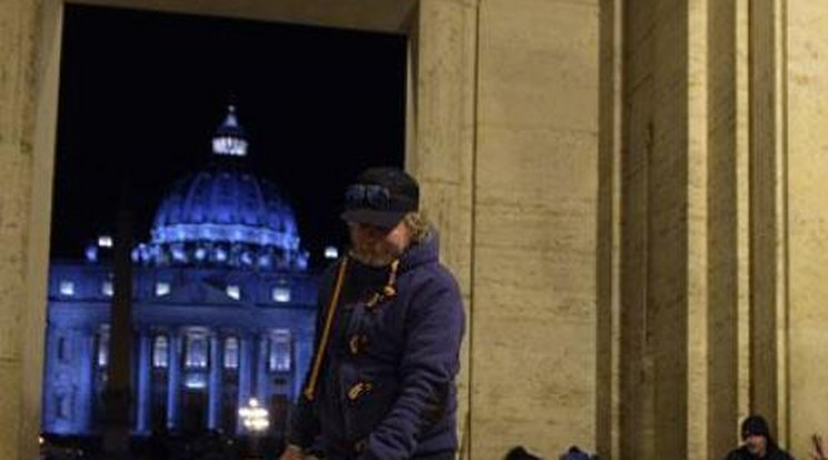 Megdöbbentő! Ezer hajléktalan tengődik a Vatikánban - fotó!