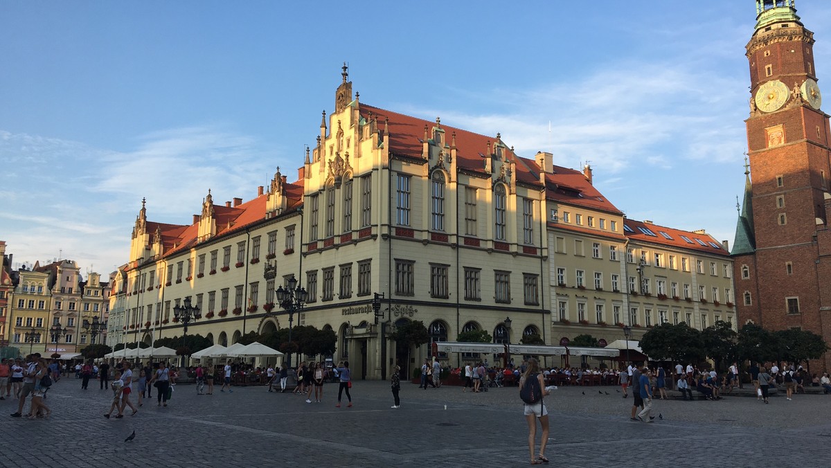 Wrocławscy aktywiści ze stowarzyszenia Akcja Miasto i Towarzystwo Upiększania Miasta Wrocławia chcą, by mieszkańcy mieli wgląd w notatki sporządzane po kolegiach u prezydenta Wrocławia. Wniosek w tej sprawie społecznicy skierowali już do prezydenta Rafała Dutkiewicza. Już wiadomo, że zostanie on odrzucony.