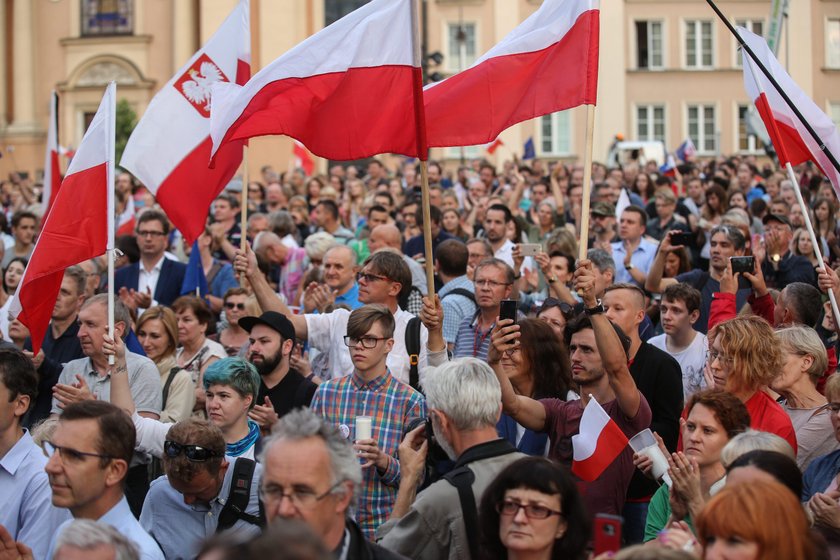 Wrogowie zmian w sądownictwie wciąż walczą. Kolejny dzień protestów