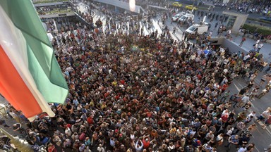 Chaos na dworcu Keleti w Budapeszcie. Tysiące imigrantów wdarły się do środka