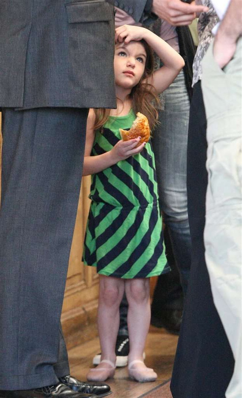 Suri Cruise. Dziecko szasta pieniędzmi!