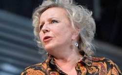 Emocjonalny i ostry wpis Jandy na Facebooku: Polityka- ta ku**a, niech idzie precz!