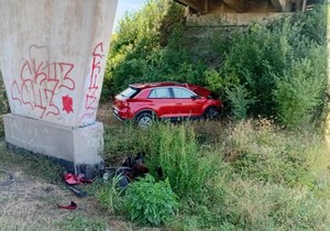 Pronađen mrtav muškarac u kolima u Inđiji