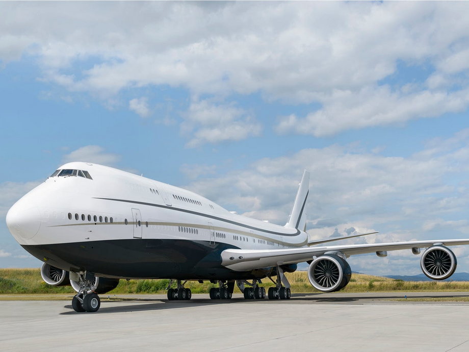 Boeing 747-8I Business Jet. Jumbo jet jako prywatny odrzutowiec Cabinet  Alberto Pinto