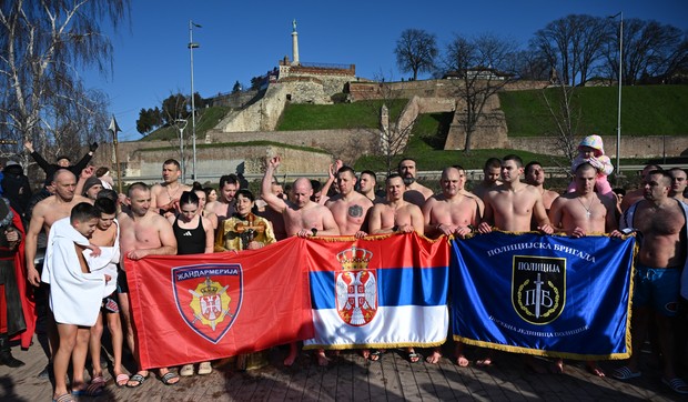 Plivanje za časni krst ispod Beogradske tvrđave