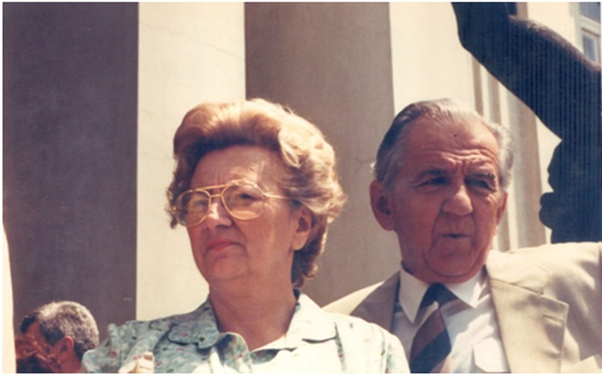 Radmila i Živko Stefanović: Pet godina nakon što je preživeo marburg virus, dr Živko Stefanović suočio se sa još jednom opakom bolešću - varilom verom. Upravo je dr Stefanović, naime, pod elektromikroskopom detektovao ovaj virus u krvi jednog od zaraženih.