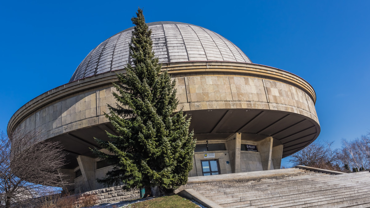 Do końca 2020 r. potrwać ma rozbudowa i modernizacja Planetarium Śląskiego. Nowe pomieszczenia powstaną we wzniesieniu będącym dziś podstawą dla charakterystycznego zabytkowego obiektu. Inwestycję samorządu województwa wesprą środki unijne i budżet państwa.