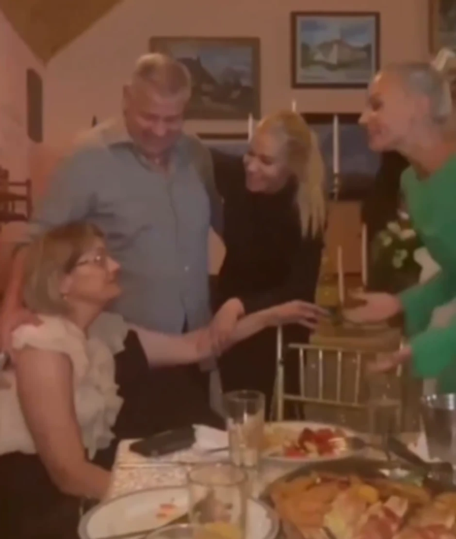 Nataša i Kristina Bekvalac sa roditeljima