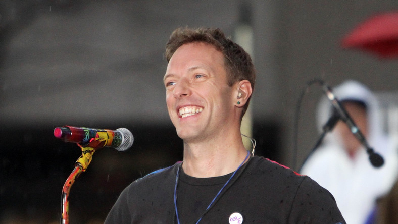 Chris Martin z Coldplay po raz pierwszy szczerze opowiada o rozwodzie z Gwyneth Paltrow po 10 latach małżeństwa. Mówi, że czuł się "całkowicie bezwartościowy". "Byłem w rozsypce" - podsumowuje. Jego koledzy z zespołu idą nawet dalej - przyznają, że martwili się o niego do tego stopnia, że z ulgą przyjmowali każdego ranka SMSy, świadczące o tym, że wszystko z nim w porządku.