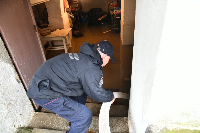 Obavezno koristiti sredstva lične zaštite kao što su rukavice, zaštitna odeća i obuća, zaštitne maske