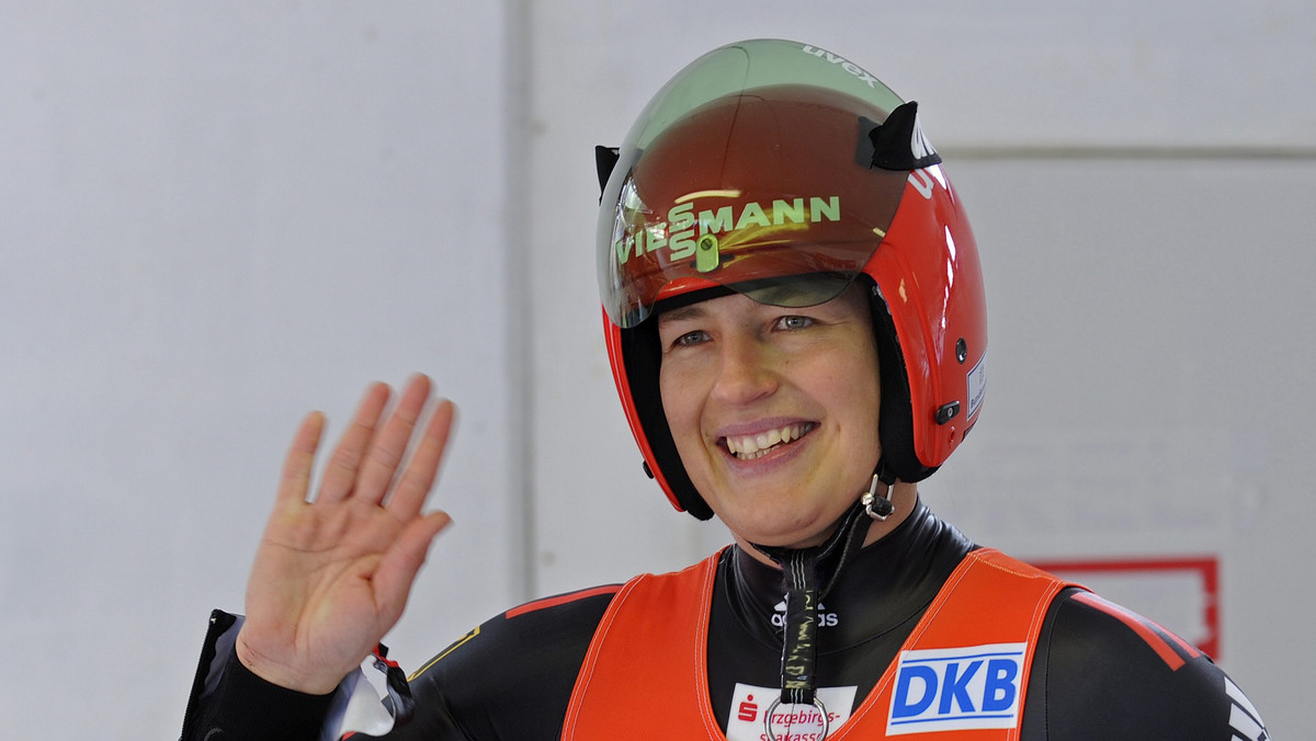 Rozczarowała mistrzyni olimpijska Niemka Tatjana Huefner, która zajęła czwarte miejsce.