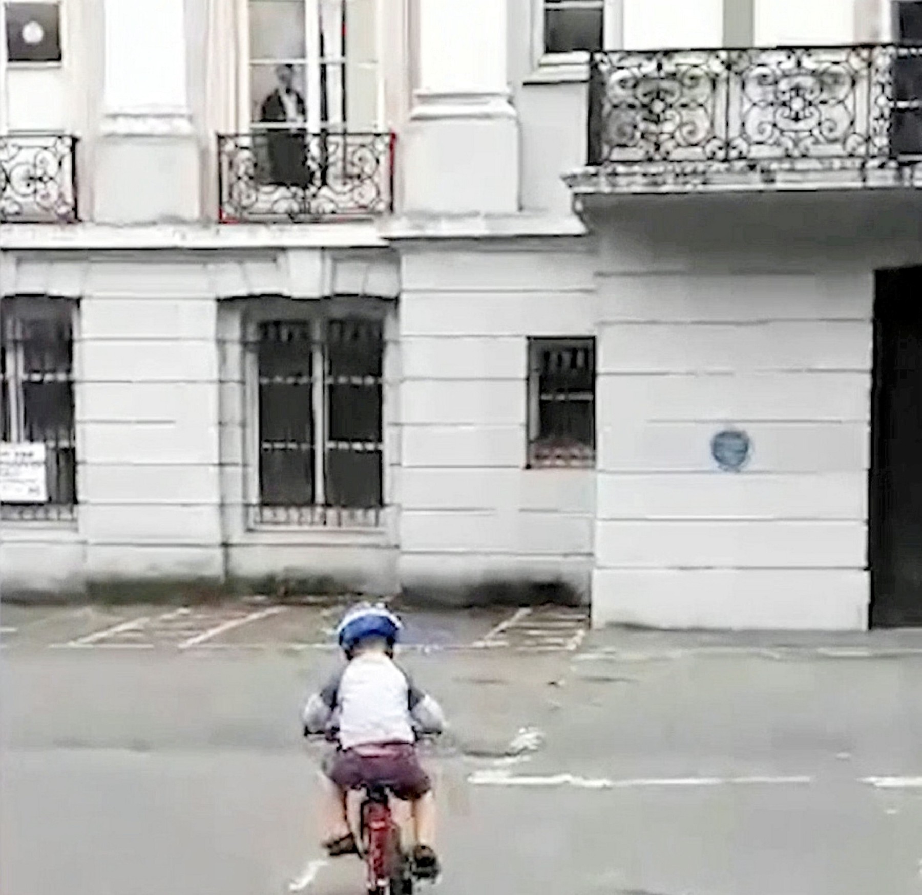 Louise Lenton zachytila na fotkách desivý moment. 