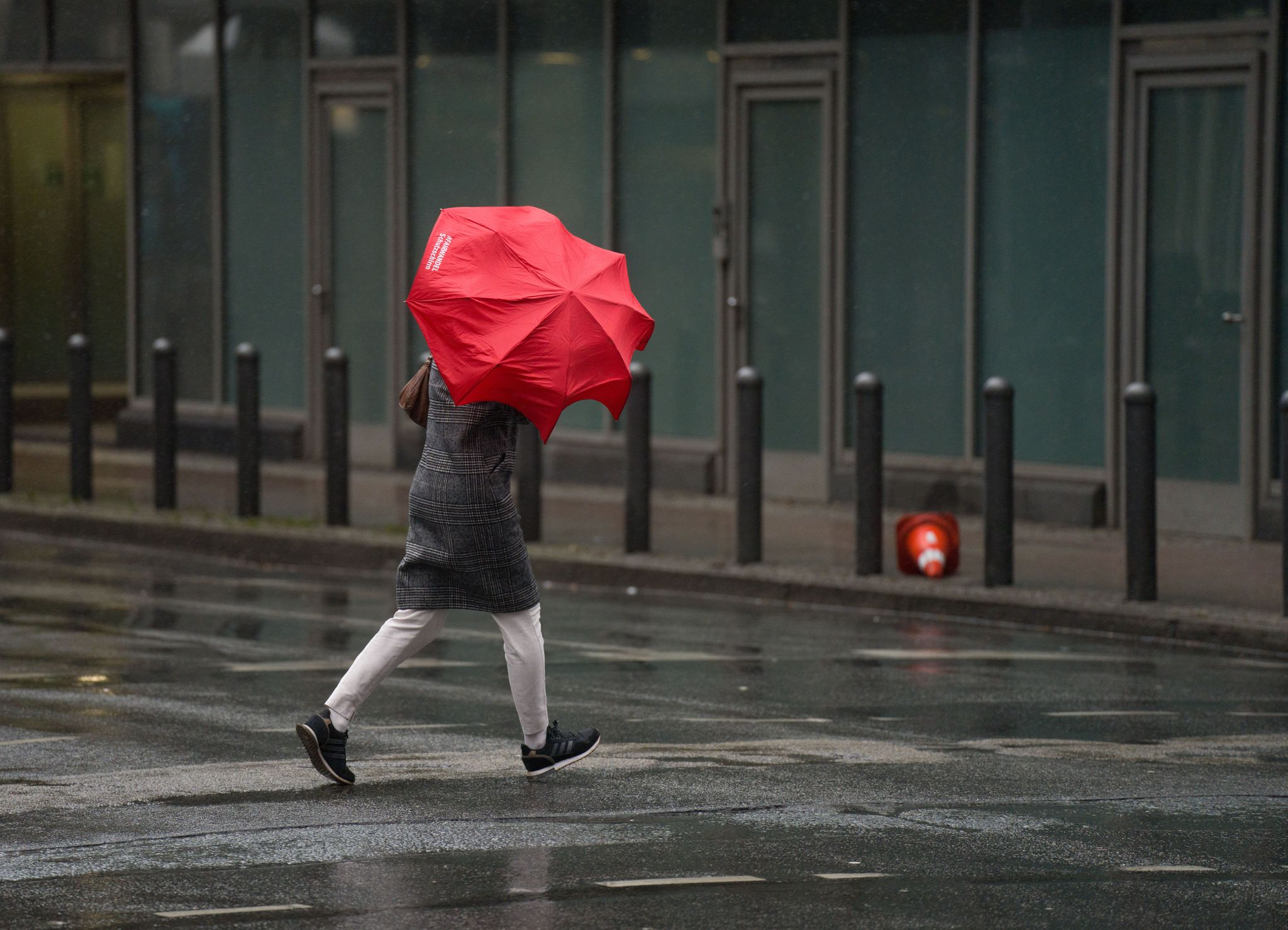 Orkanböen bis 115 km/h - Herbststurm fegt über Deutschland